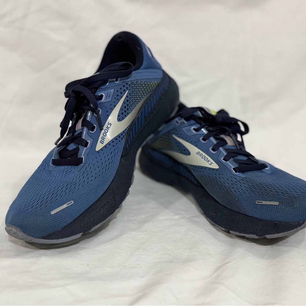 Brooks Adrenaline GTS 22